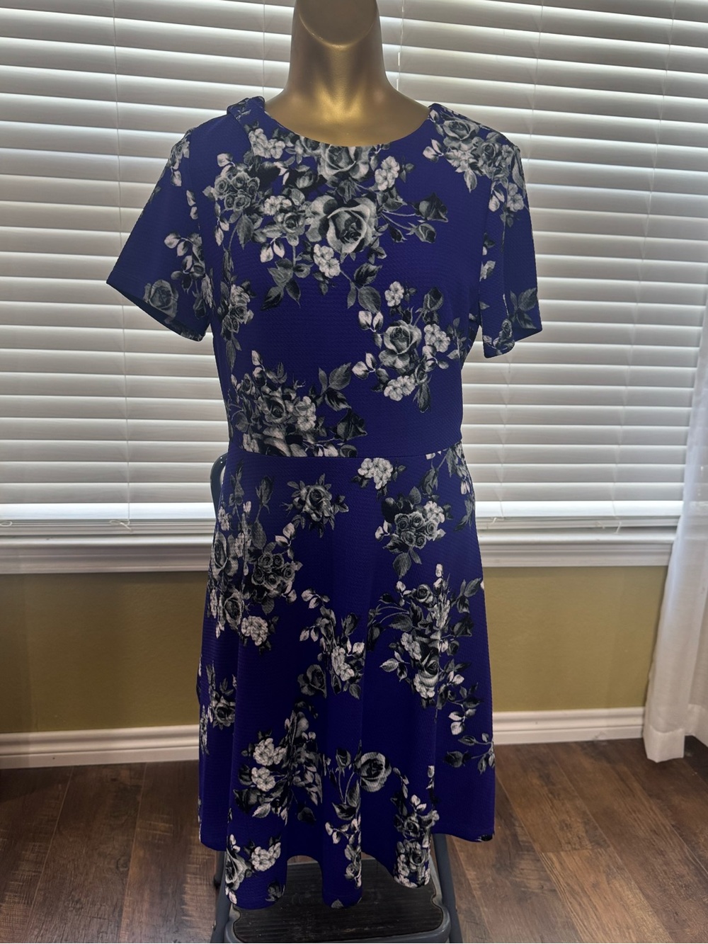 Elegant Royal Blue Floral Midi Dress